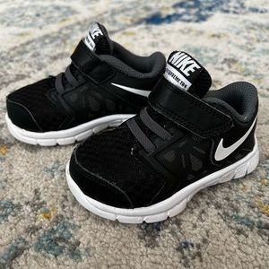 Boys Nike tennis shoes